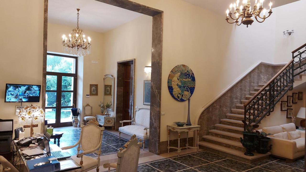 Dimora Charleston Lecce Parcheggio Privato In Loco Gratis Bed & Breakfast エクステリア 写真