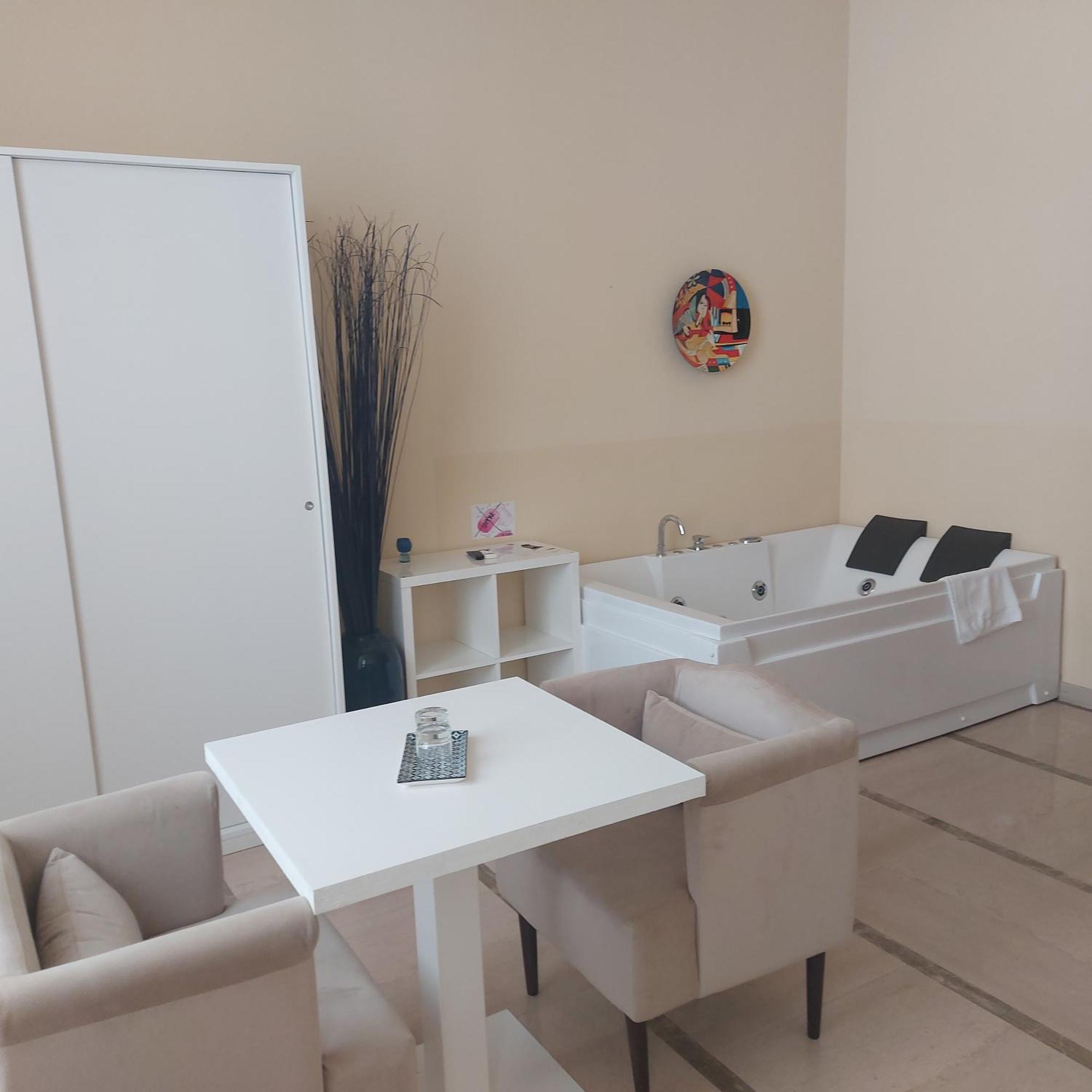 Dimora Charleston Lecce Parcheggio Privato In Loco Gratis Bed & Breakfast 部屋 写真