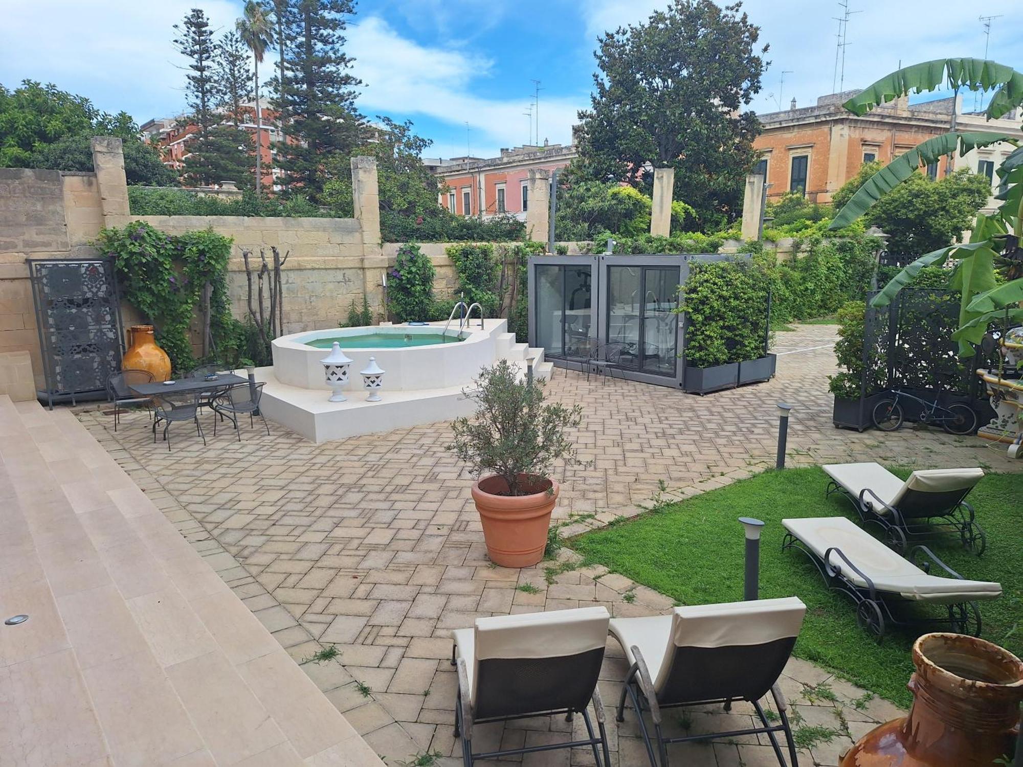 Dimora Charleston Lecce Parcheggio Privato In Loco Gratis Bed & Breakfast エクステリア 写真